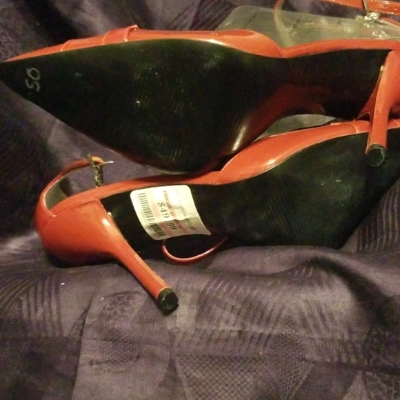 Shoes: NWOT Guess Patent Heels - Picture 4 of 5